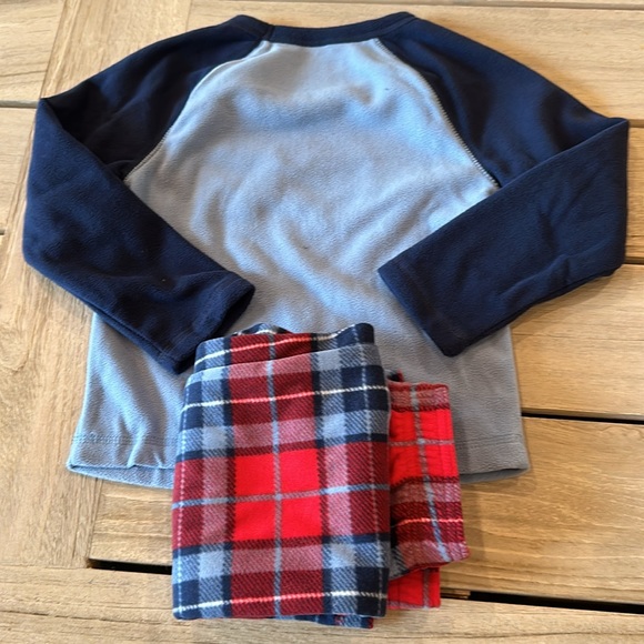 NWOT Kids Long Sleeve Pocket Fleece Pajama Set, 4 - Picture 6 of 6